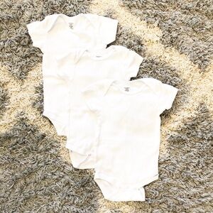 Gerber Baby Organic Cotton 3 pack white bodysuits